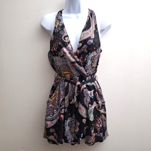 Express Romper Shorts Womens 4 Black Pink Paisley Halter Pockets Keyhole Lined - Picture 1 of 9